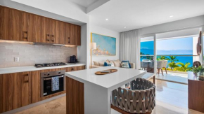 Oceanfront 1BR with Balcony - Sea View & Pools